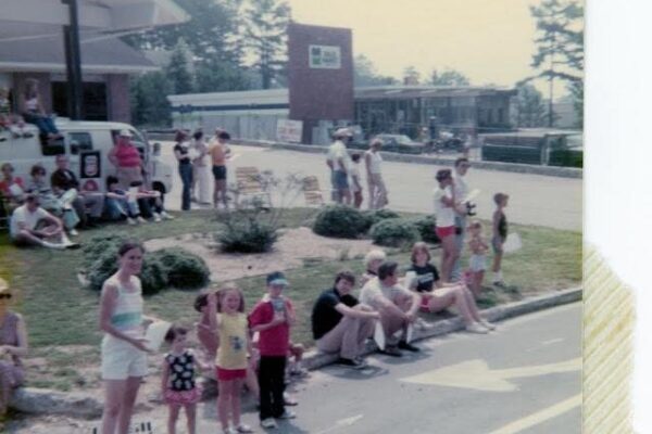 older photo from the 70s of people gathering to watch the Dunwoody 4th of July parade